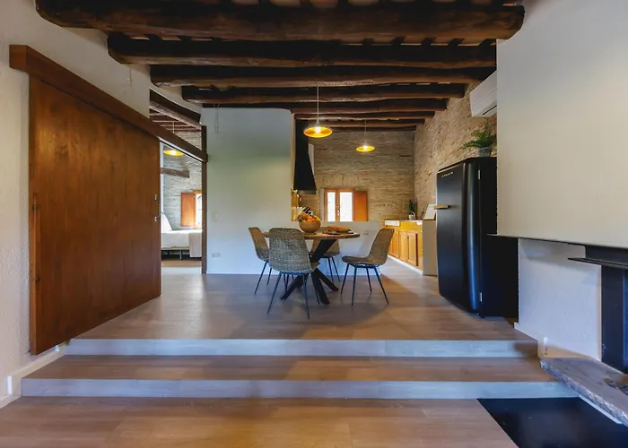 Bravissimo Calderes El Bou, With River View アパート ジローナ